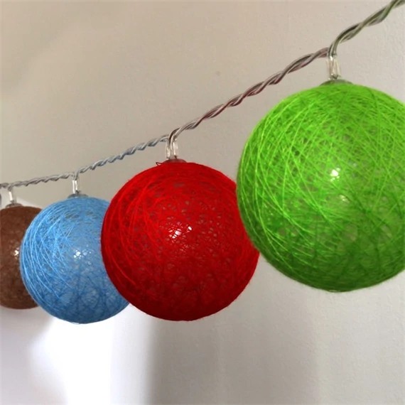 Iris Gömb alakú 6cm/színes fonott/3m/barna-piros-kék-zöld/20db LED-es/USB-s fénydekoráció