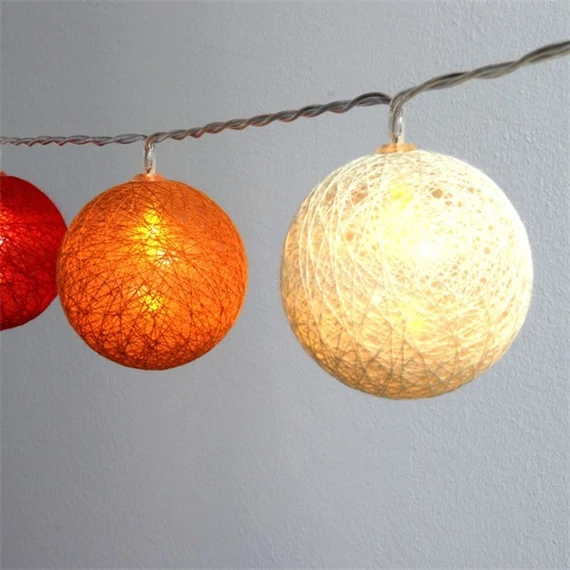 Iris Gömb alakú 6cm/színes fonott/3m/piros-narancs-meleg fehér/20db LED-es/USB-s fénydekoráció