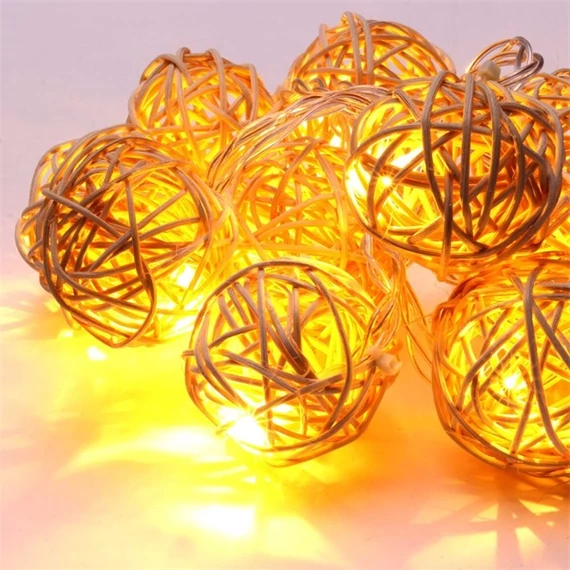 Iris Gömb alakú fonott/rattan/1,5m/meleg fehér/10db LED-es/3xAA elemes fénydekoráció